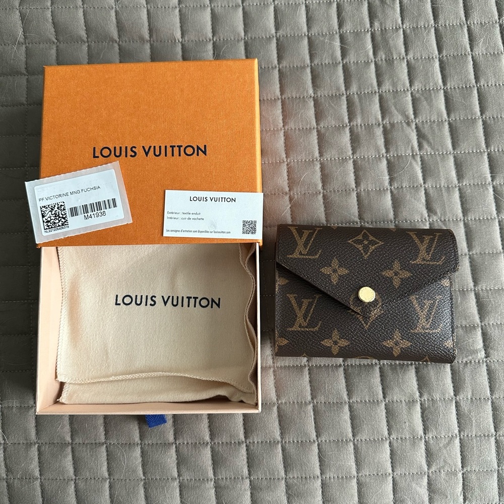 Like new Louis Vuitton Victorine Wallet